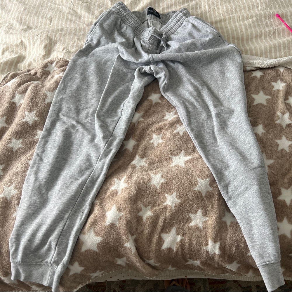 H&M - GREY SWEAT PANTS